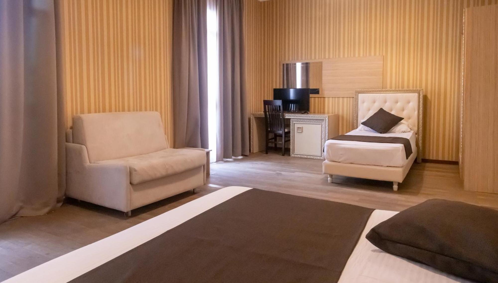Amh Hotel ドゥラス エクステリア 写真