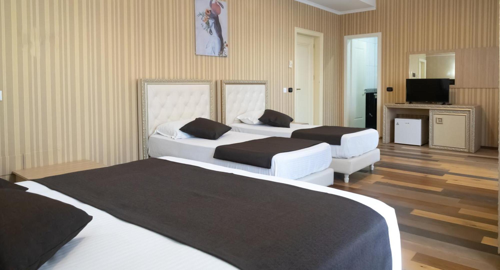 Amh Hotel ドゥラス エクステリア 写真
