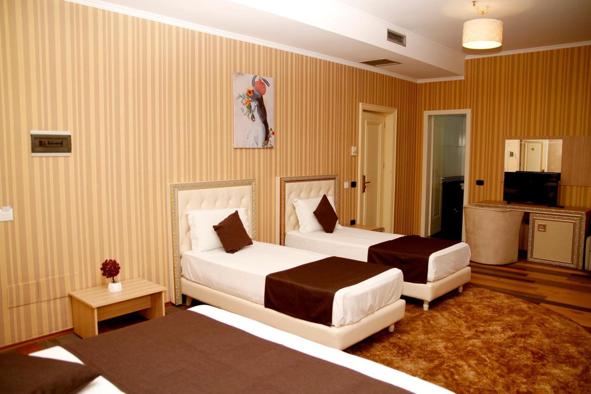Amh Hotel ドゥラス エクステリア 写真