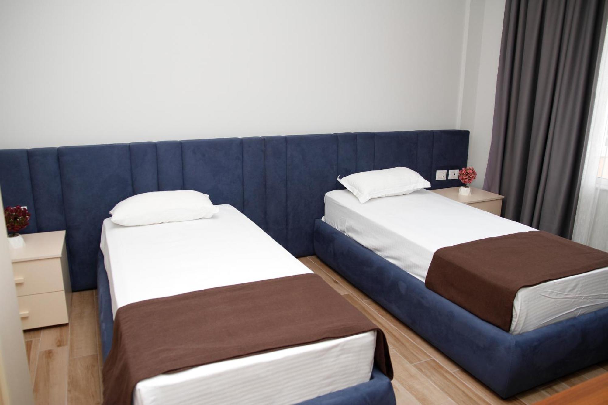 Amh Hotel ドゥラス エクステリア 写真